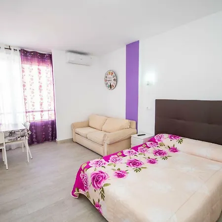 Cubo's Estudio Isabel Manoja Apartament Torremolinos